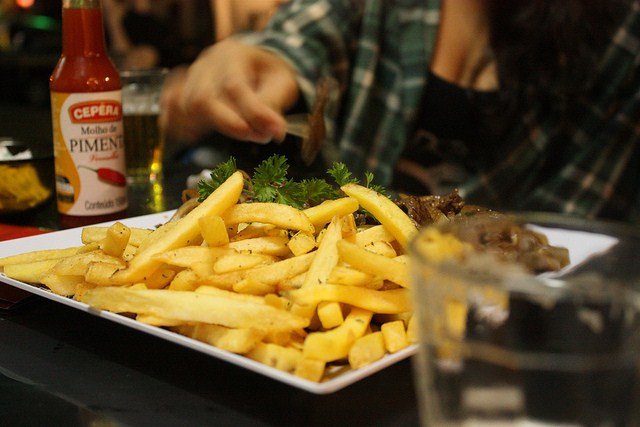 Batata frita como petiscos. Foto Flickr @Felipe Lube de Bragança / fe-lubra Batata frita como petiscos