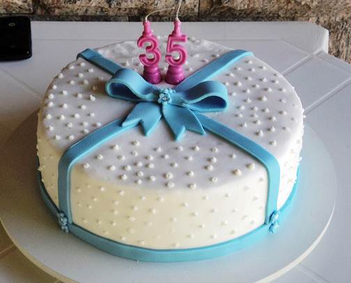 Bolo confeitado para aniversários. Foto Flickr @Eurritimia Bolo confeitado para aniversários