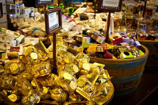 Para consumidores com restrições alimentares, estão disponíveis no mercado chocolates nas versões light e diet. Foto Flickr @Benson Kua Para consumidores com restrições alimentares, estão disponíveis no mercado chocolates nas versões light e diet