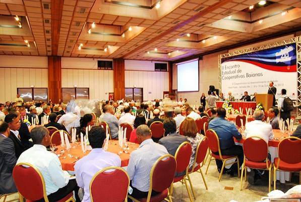 Reuniões de nível municipal, estadual e federal entre cooperativas são bem vidas para argariar parcerias. Foto Flickr @Dep. Neusa Cadore Reuniões de nível municipal, estadual e federal entre cooperativas são bem vidas para argariar parcerias