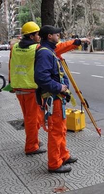 Engenheiros agrimensores e topográficos. Foto Flickr @.v1ctor. Engenheiros agrimensores e topográficos