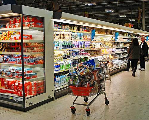 Àrea de laticínios em um supermercado. Foto Flickr @Monica Arellano-Ongpin Àrea de laticínios em um supermercado