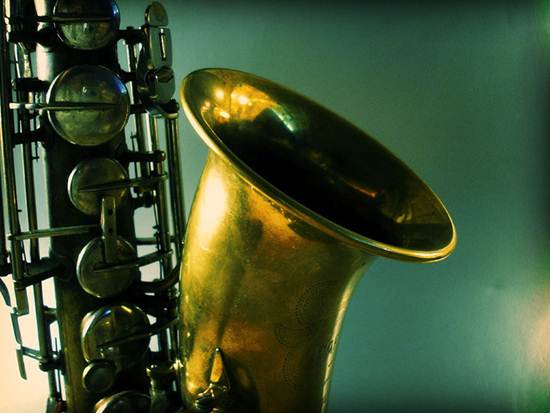 Parte do instrumento chamado Saxofone. Foto Flickr @wakalani Parte do instrumento chamado Saxofone
