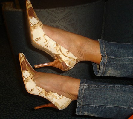 Scapin estampado de salto médio e bico fino. Foto Flickr @Rô Bueno Scapin estampado de salto médio e bico fino