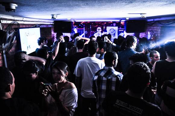 Casas noturnas podem ser voltadas para apresentação de bandas alternativas. Foto Flickr @Fora do Eixo Casas noturnas podem ser voltadas para apresentação de bandas alternativas