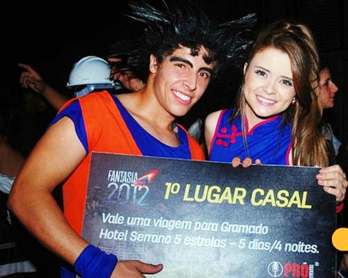 Vencedores da melhor fantasia, categoria casal, na Festa a Fantasia 2012 - Uberaba Vencedores da melhor fantasia, categoria casal, na Festa a Fantasia 2012 - Uberaba