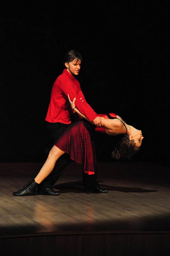 As aulas de dança são mais leves e descontraídas do que a musculação convencional. Foto Flickr @ASCOM - Prefeitura de Votuporanga As aulas de dança são mais leves e descontraídas do que a musculação convencional