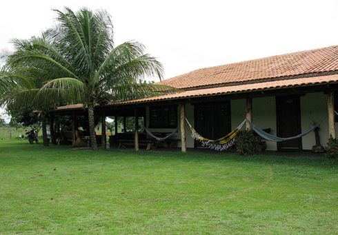 Área de externa de uma típica pousada. Foto Flickr @flickr.paulohenrique.net Área de externa de uma típica pousada