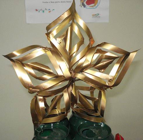 Estrela de Natal feita de alumínio. Foto Flickr @Agriculturasp Estrela de Natal feita de alumínio