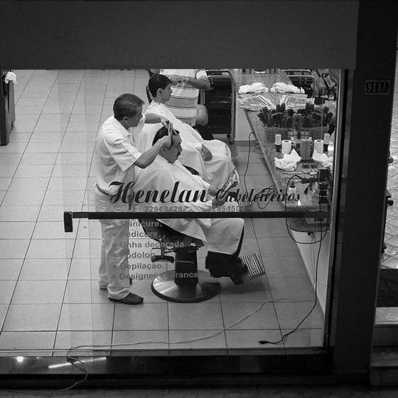 Salão de cabeleireiro para homens @igorschutz/flickr Salão de cabeleireiro para homens