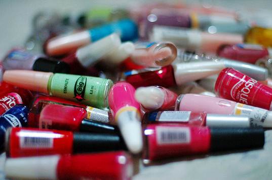 O mercado brasileiro dispõe de diversas cores e marcas. Foto Flickr @Patricia Oliveira O mercado brasileiro dispõe de diversas cores e marcas