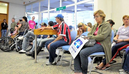 Espera em pronto-socorro público Espera em pronto-socorro público