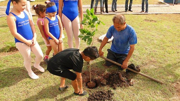 Ação educativa realizada no dia do meio ambiente. Foto Flickr @Prefeitura Municipal de Itanhaém Ação educativa realizada no dia do meio ambiente