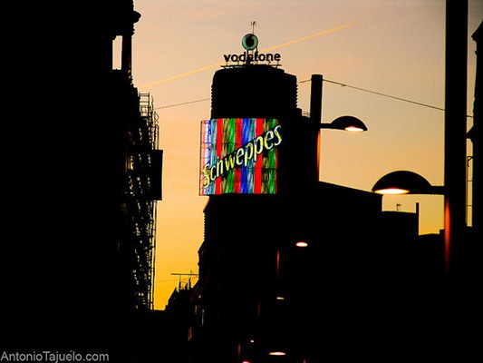 Painél luminoso. Foto Flickr @Antonio Tajuelo Painél luminoso