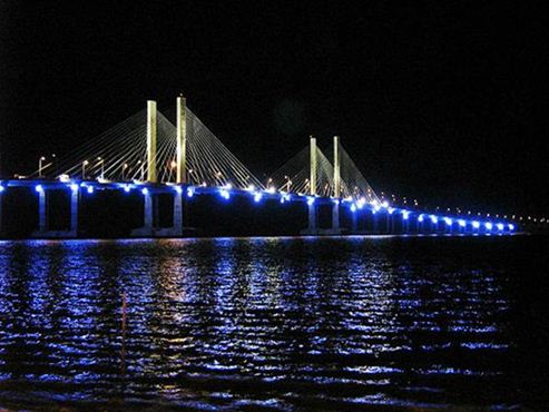 É o engenheiro que projeta as pontes e sua segurança - Ponte em Aracajú. Foto Flickr @Zeca Ribeiro Neto É o engenheiro que projeta as pontes e sua segurança - Ponte em Aracajú