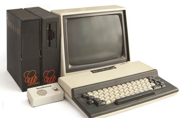 Um dos primeiro computadores comercializados para pessoas físicas. Foto Flickr @Easterbilby Um dos primeiro computadores comercializados para pessoas físicas