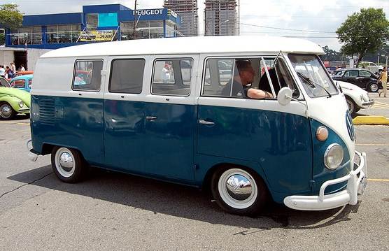 Kombi: o utilitário mais vendido. Foto Flickr @diogolhh Kombi: o utilitário mais vendido