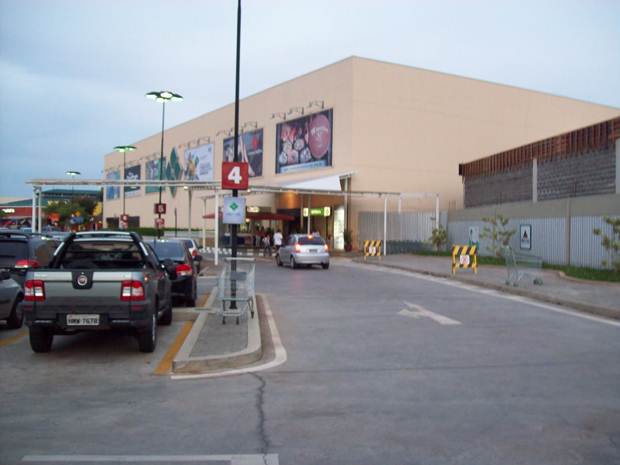 Entrada do Shopping pela Avenida Santa Beatriz