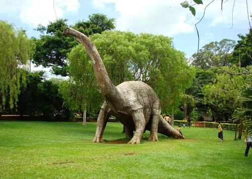 Réplica em tamanho natural de Dinossauro em Peirópolis - Foto: José Luiz da Silva Vieira